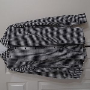 Men's long sleeve tailored dress shirt black and white.